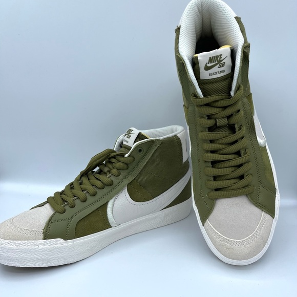 Nike Zoom Blazer Mid Premium Sneakers - Picture 11 of 15
